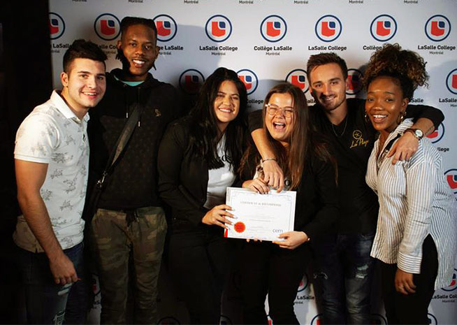 Concours international d’entrepreneuriat étudiant - les gagnantes célébrant leur victoire